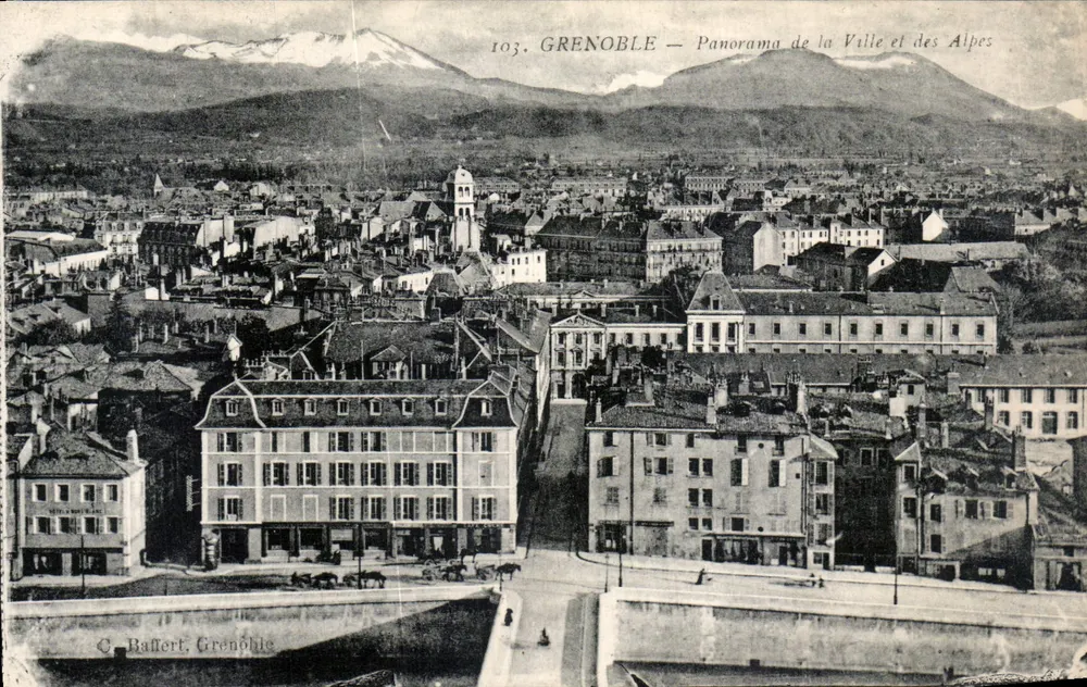 Grenoble — Panorama der Stadt und der Alpen — C. Baffert, Grenoble - Vorderseite