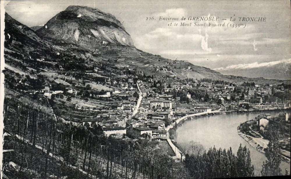 Aproximadamente Grenoble — La Tronche e o Monte Saint-Eynard (1359m) - Frente