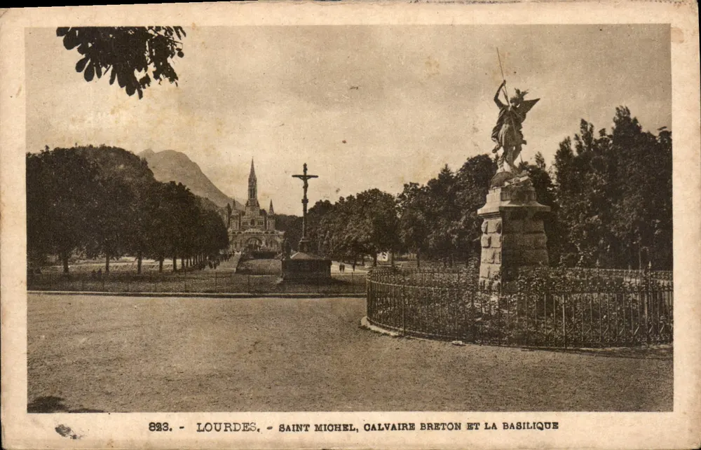 Lourdes - Saint Michel, Bretonischer Calvarienberg und die Basilika - Vorderseite