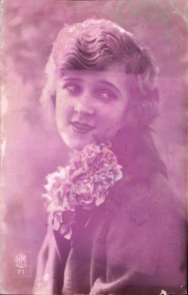 Jovem mulher com flor — HM Paris 71 — editor HM - Frente