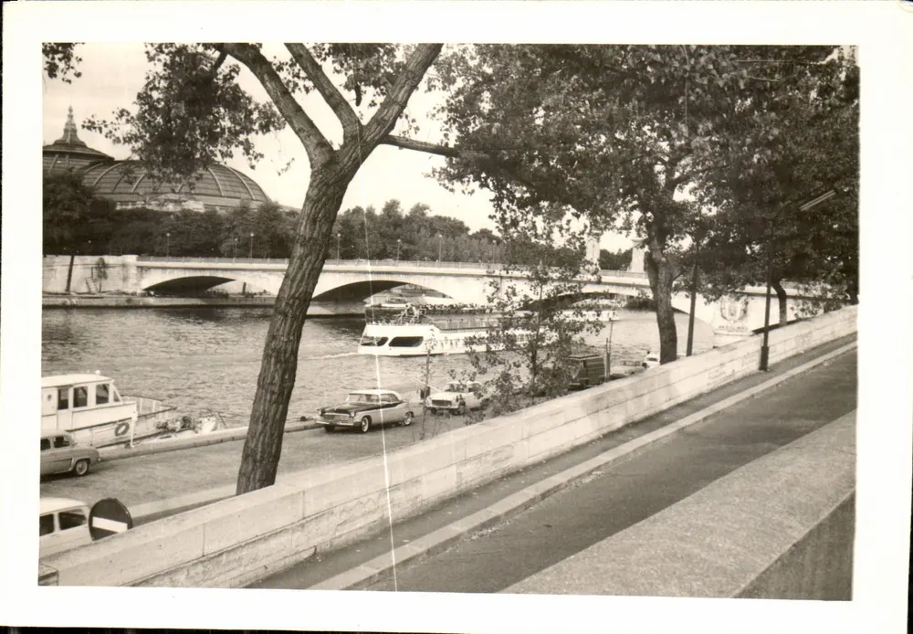 Motorboot und Kai der Éna in der Nähe der Kais — 1962 - Vorderseite