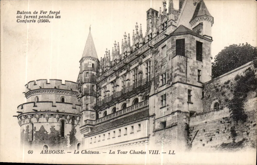 Amboise — Das Schloss — Turm Charles VIII — Eisenbalcon, an dem die Verschwörer gehängt wurden (1560) - Vorderseite