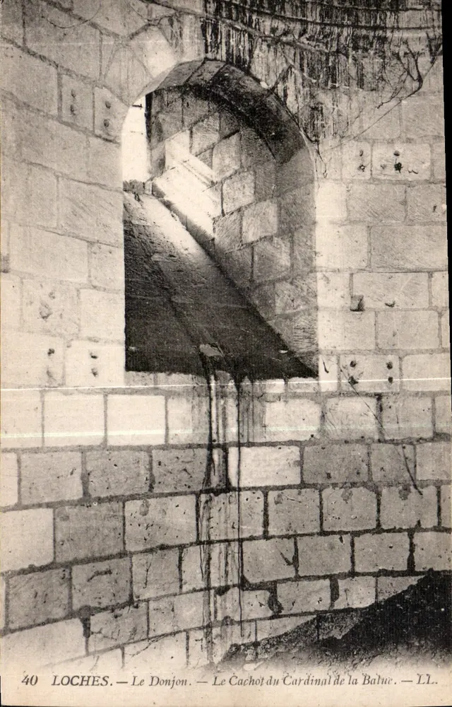 Loches — Der Bergfried. — Das Gefängnis des Kardinals de la Balue — LL. - Vorderseite