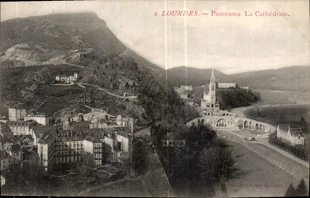 Lourdes — Panorama. A Catedral. — Editora das Novas Galerias, n°2 - Frente