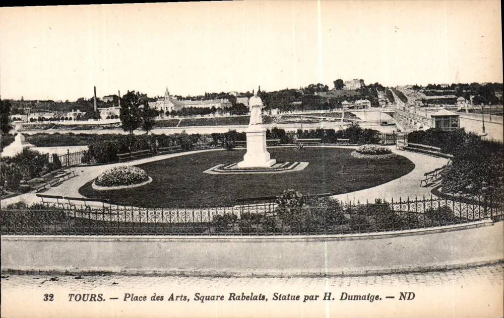 Tours — Place des Arts, Square Rabelais, Statue von H. Dumatge — N°32 - Vorderseite