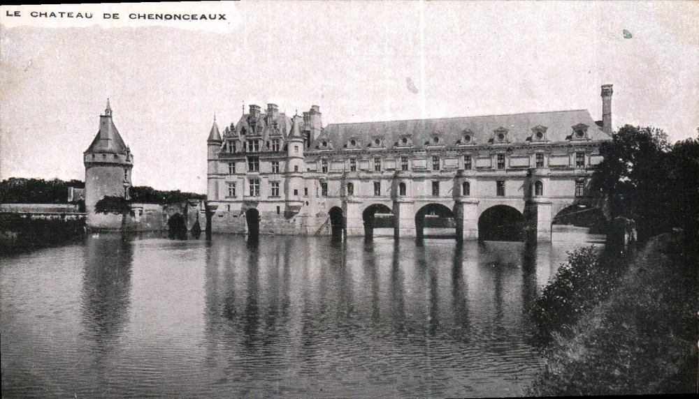 O Castelo de Chenonceaux — vista do castelo sobre a Loire — editor não identificado - Frente