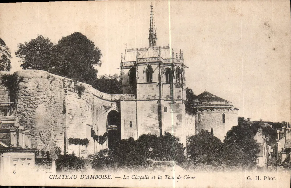 Schloss Amboise — Die Kapelle und die Türme von Cäsar — G. H. Phot. - Vorderseite