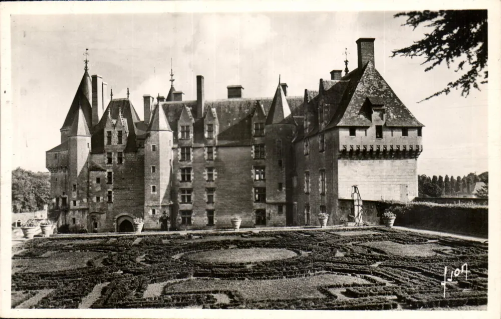 Château de Langeais — Fassade des 15. Jahrhunderts über die Gärten — Éditions d'Art Française - Vorderseite