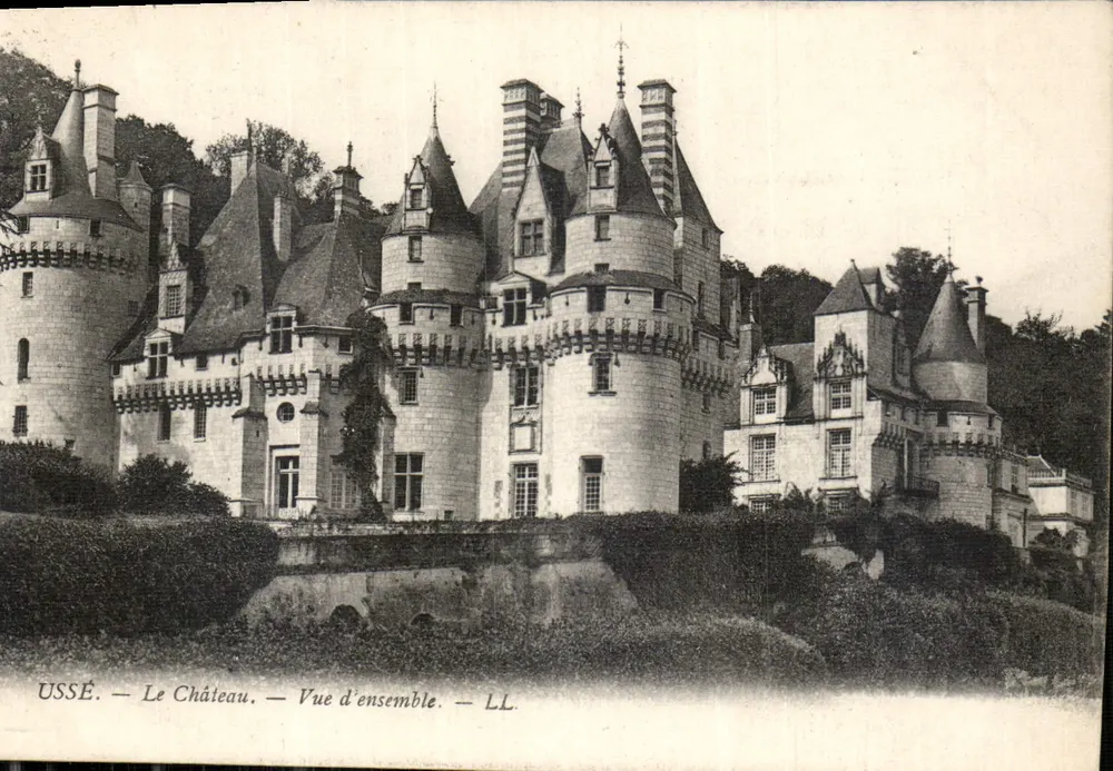 Ussé — O Castelo — Vista geral — LL. - Frente