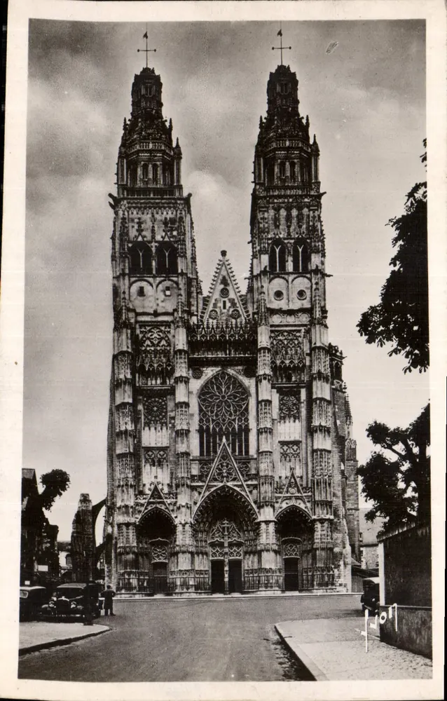 La Cattedrale di Tours — vista della facciata — Edizioni Internazionali - Recto