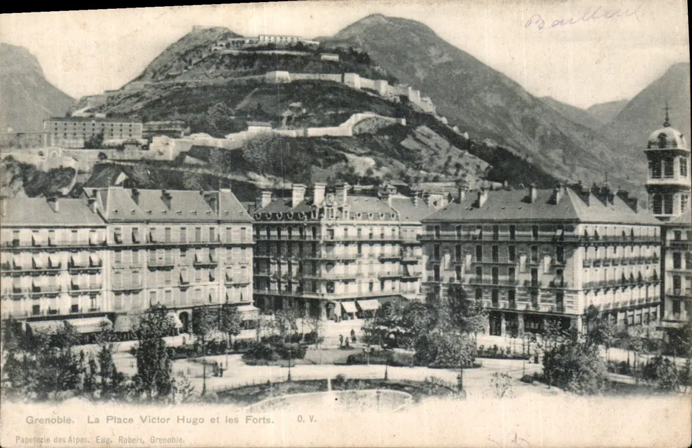 Grenoble. Place Victor Hugo und die Festungen — Papeterie des Alpes, Eug. Robert, Grenoble. O.V. - Vorderseite