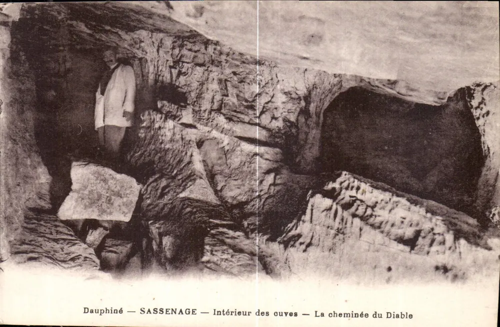 Dauphiné — Sassenage — Innenansicht der Becken — Der Teufelschimney - Vorderseite
