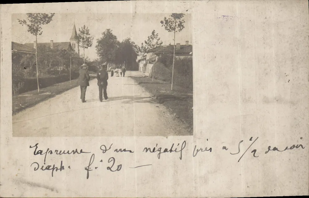 Dois homens caminhando em uma estrada — vista de Dièphres — editor Dièphres, n° 20 - Frente