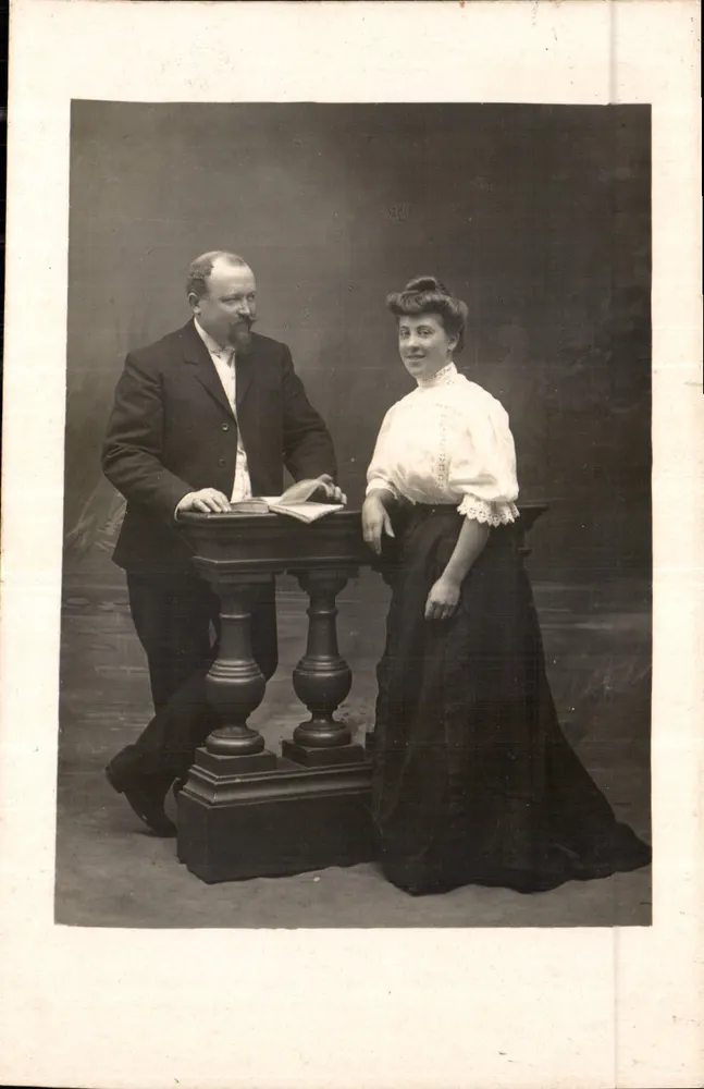 Retrato de um casal — estúdio — editor desconhecido - Frente