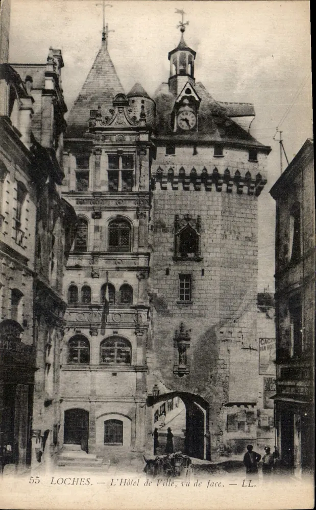 Loches — Das Rathaus, von vorn gesehen — LL. - Vorderseite