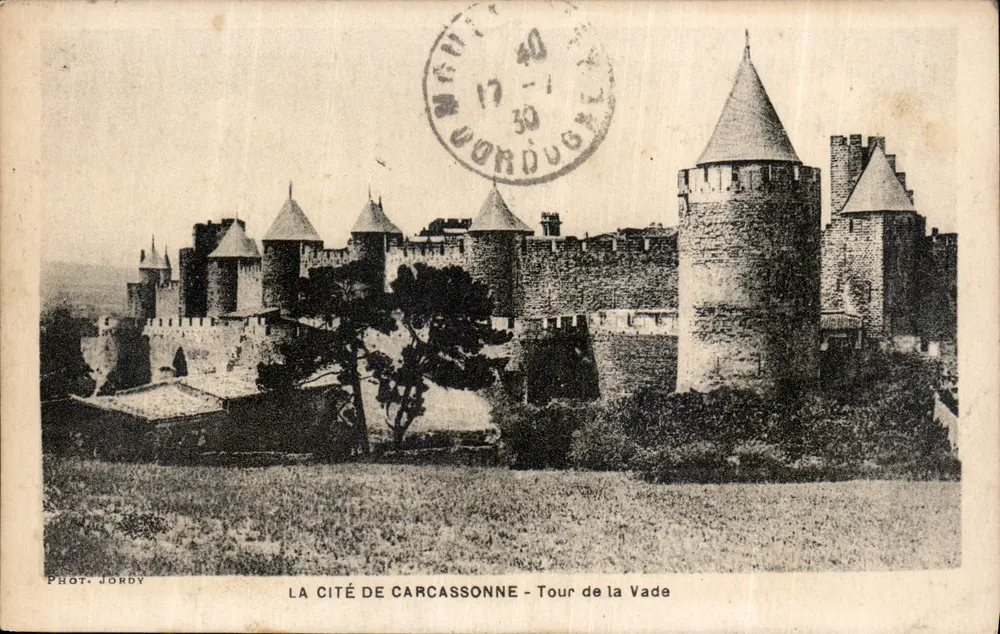 A Cidade de Carcassonne — Torre da Vade — Fot. Jordy - Frente