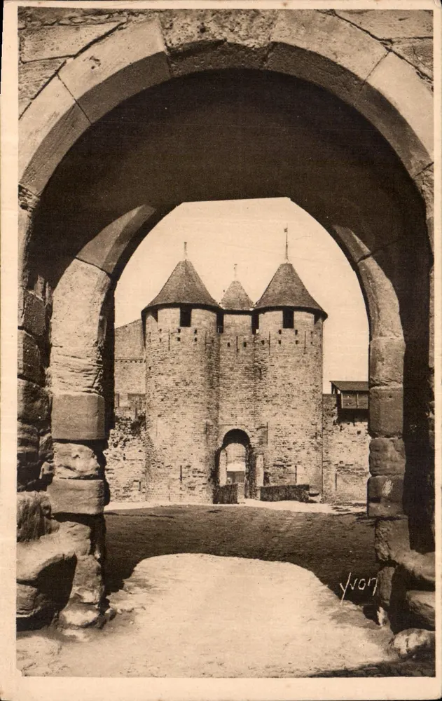 Carcassonne (Aude) — Eingang zum Schloss — Verlag Yvon, Nr. 4 - Vorderseite