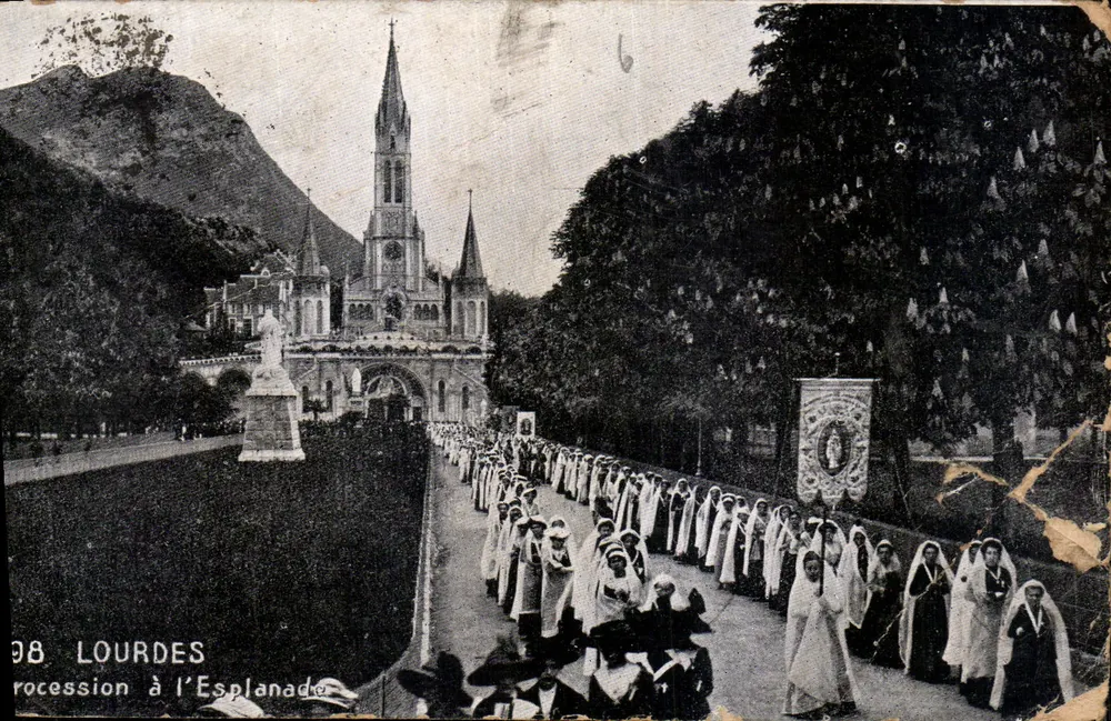 Lourdes — Procissão na Esplanada — Carte postale n°98 - Frente