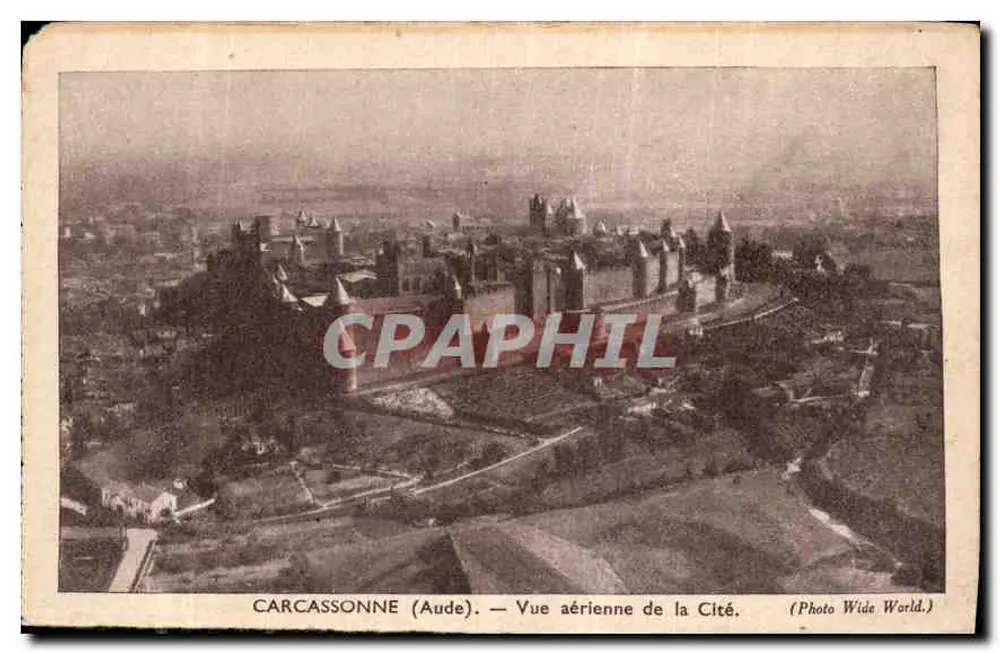 Carcassonne (Aude) — Luftbild der Stadt — Photo Wide World - Vorderseite