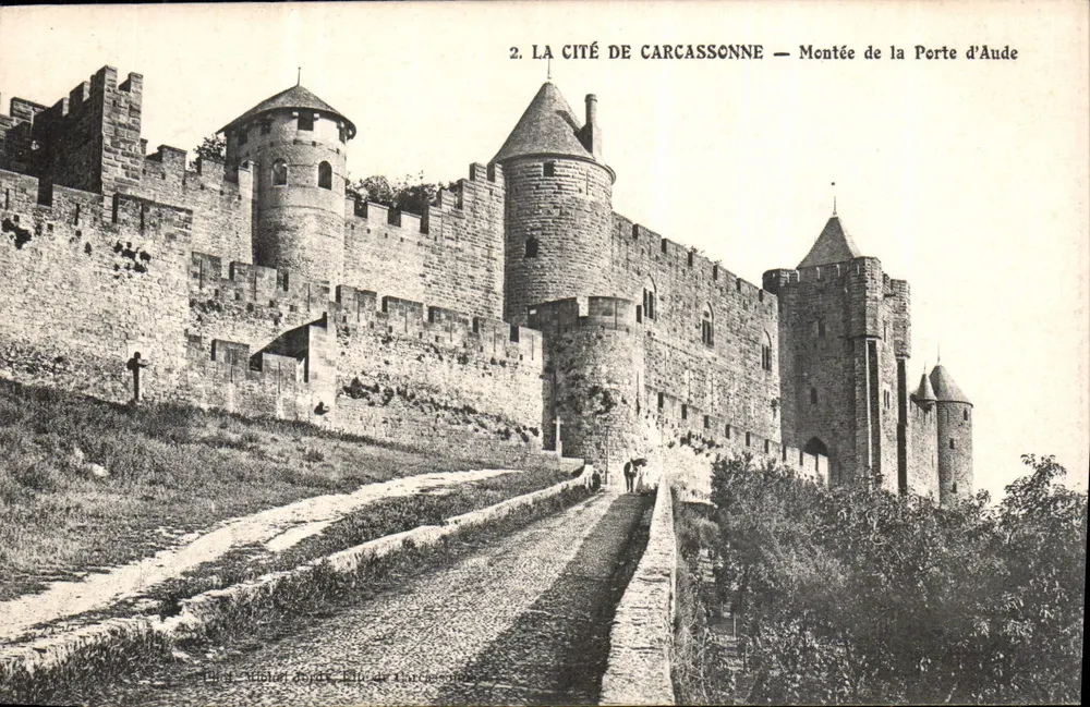 Cidade de Carcassonne — Subida da Porta d'Aude — Editor: Victor Joray, Ed. de Carcassonne - Frente