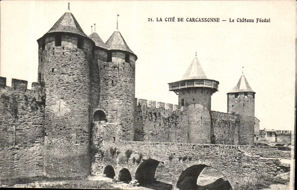 Carcassonne — O Castelo Feudal — Fot. Michel Jordy, Cidade de Carcassonne - Frente