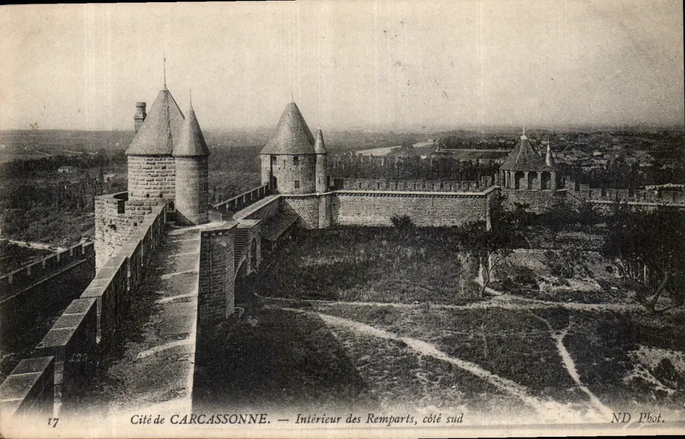 Cité de CARCASSONNE — Innenansicht der Mauern, Südseite — ND Phot. - Vorderseite