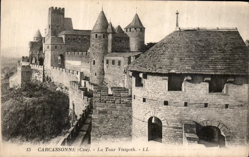 Carcassonne (Cidade) — Torre Visigoda — LL - Frente