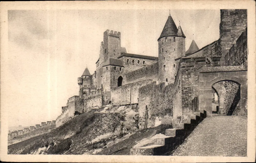 Cité de Carcassonne — A porta de Aude — Serr. Commercial Monument Historiques, Paris - Frente