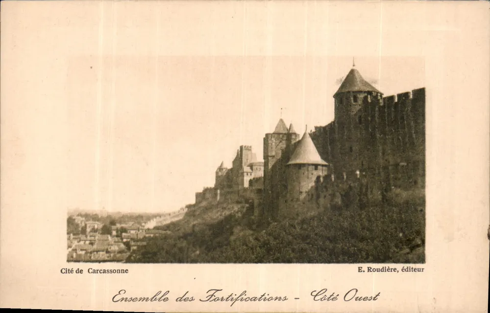 Cidade de Carcassonne — Conjunto das Fortificações - Lado Oeste — E. Roudière, editor - Frente