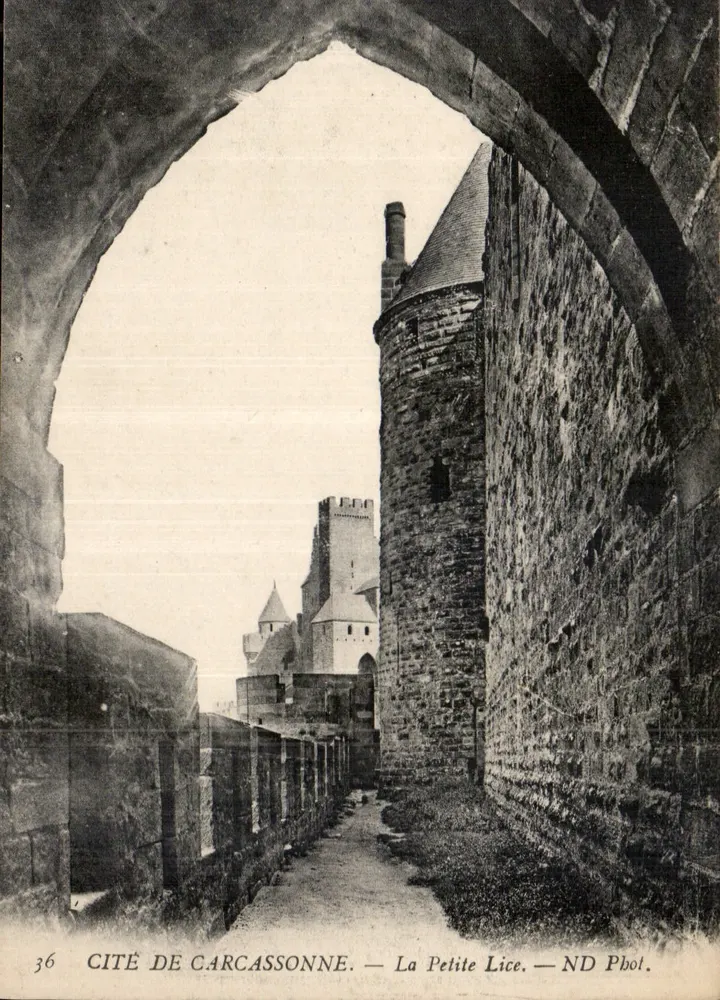 Cidade de Carcassonne — A Petite Lice — ND Phol. - Frente