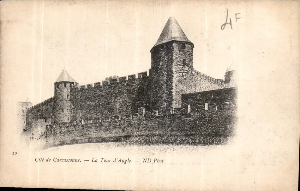 Cidade de Carcassonne — A Torre de Ângulo — ND Pbot - Frente