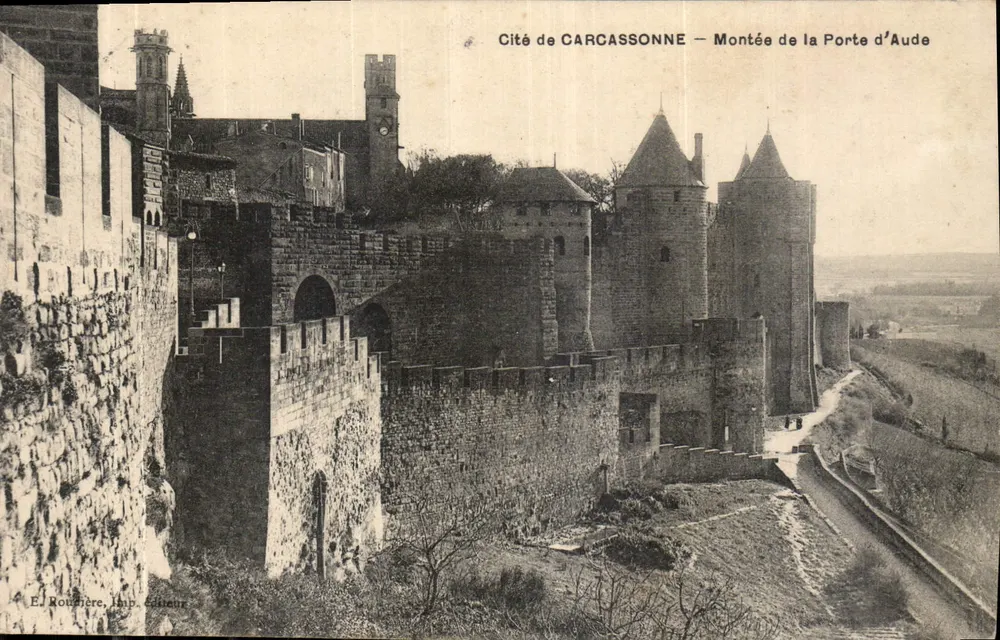 Cidade de CARCASSONNE — Subida da Porta de Aude — E. Rouzière, Imp. Editora - Frente
