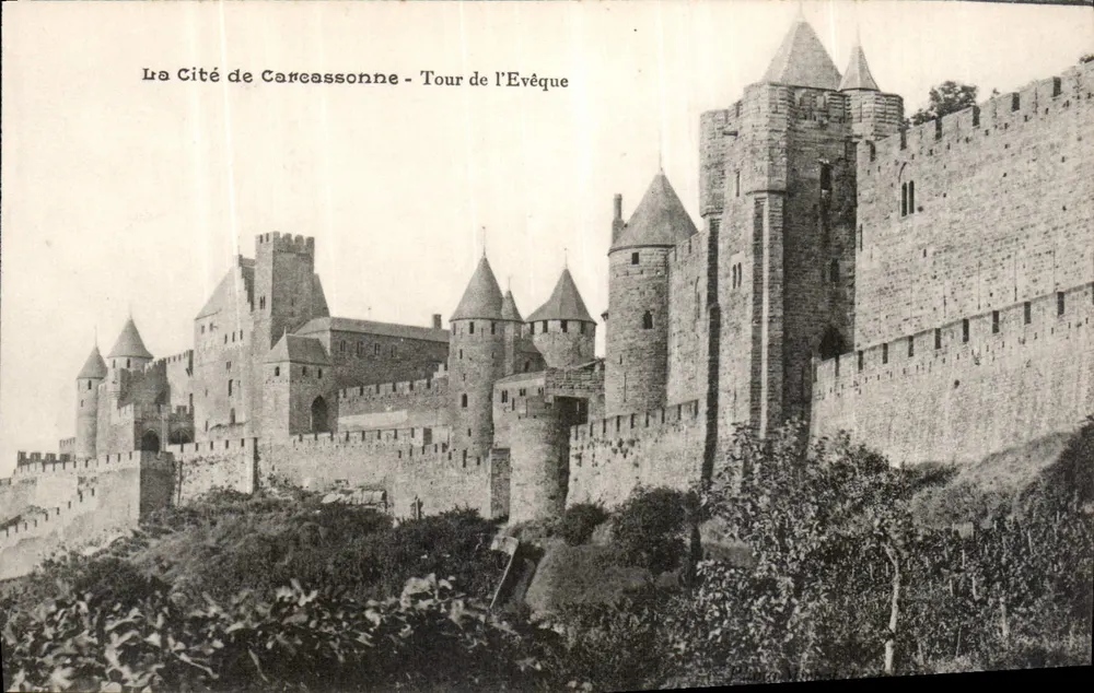 La Ciudad de Carcassonne - Torre del Obispo — editor no identificado, número de serie no visible - Anverso