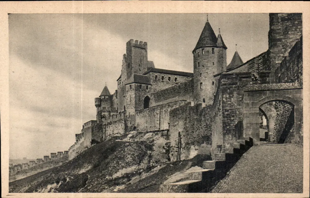 Cidade de Carcassonne — A Porta de Aude — editor Savy Commercial Monuments Historiques, Paris - Frente