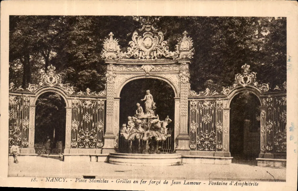 Nancy - Place Stanislas - Eisenwerk-Gitter von Jean Lamour - Fontaine d'Amphitrite - Vorderseite