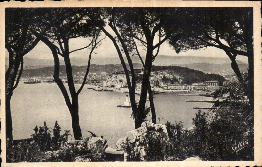 Nice — Aussicht zwischen den Kiefern — Gilletta et Cie, n°104 - Vorderseite