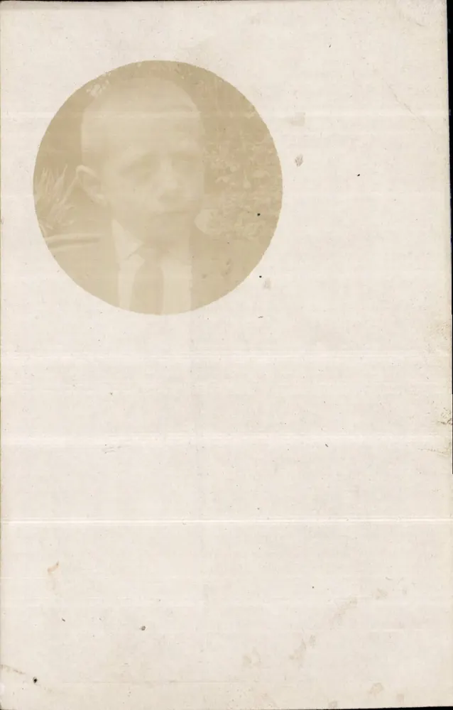 Portret mężczyzny — zdjęcie okrągłe — wydawca J. JOUGOLA, Paryż - Awers
