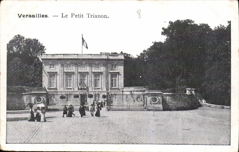 Versalhes. — O Pequeno Trianon. - Frente