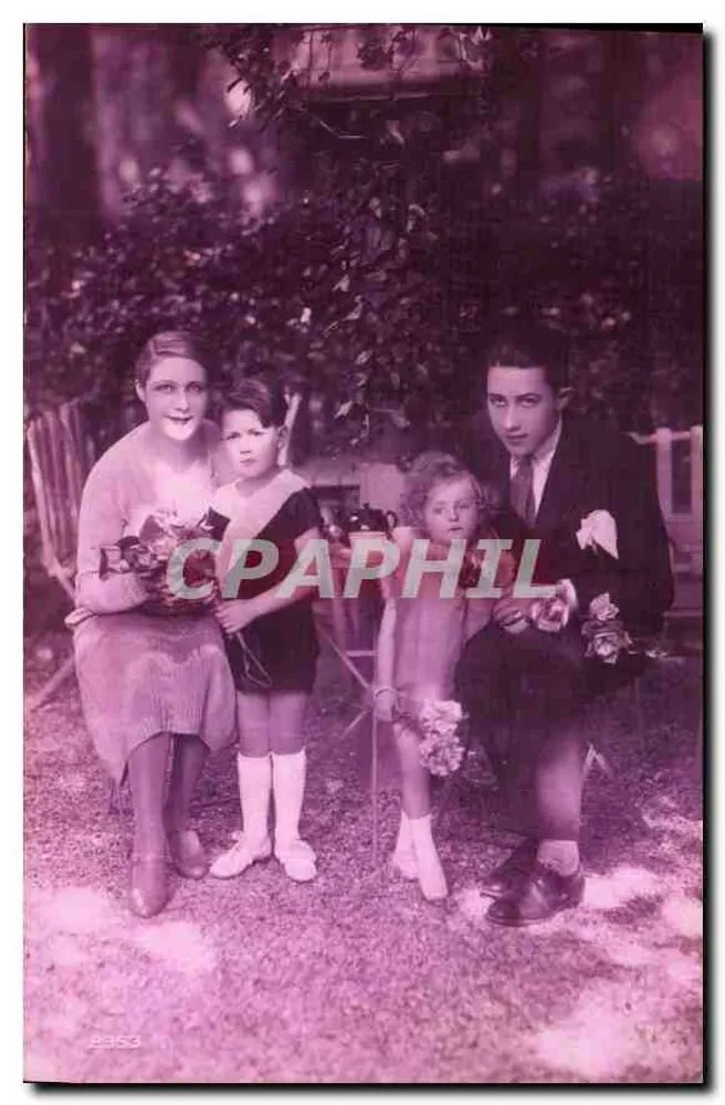 Família no jardim — editor desconhecido, n° 8353 - Frente