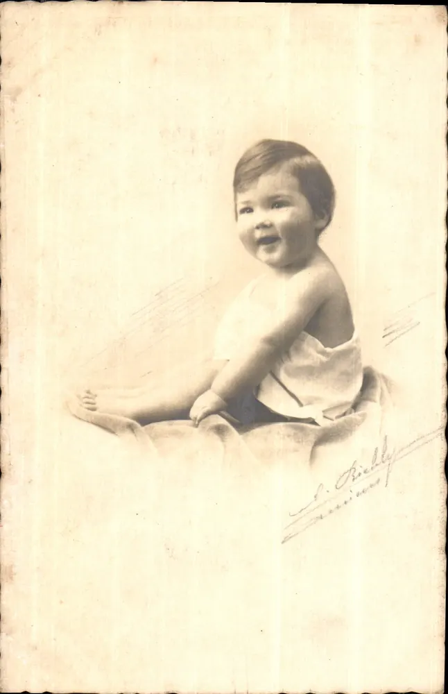 Bebê sorridente — 10 meses — Studio D. Kirelly, Paris - Frente