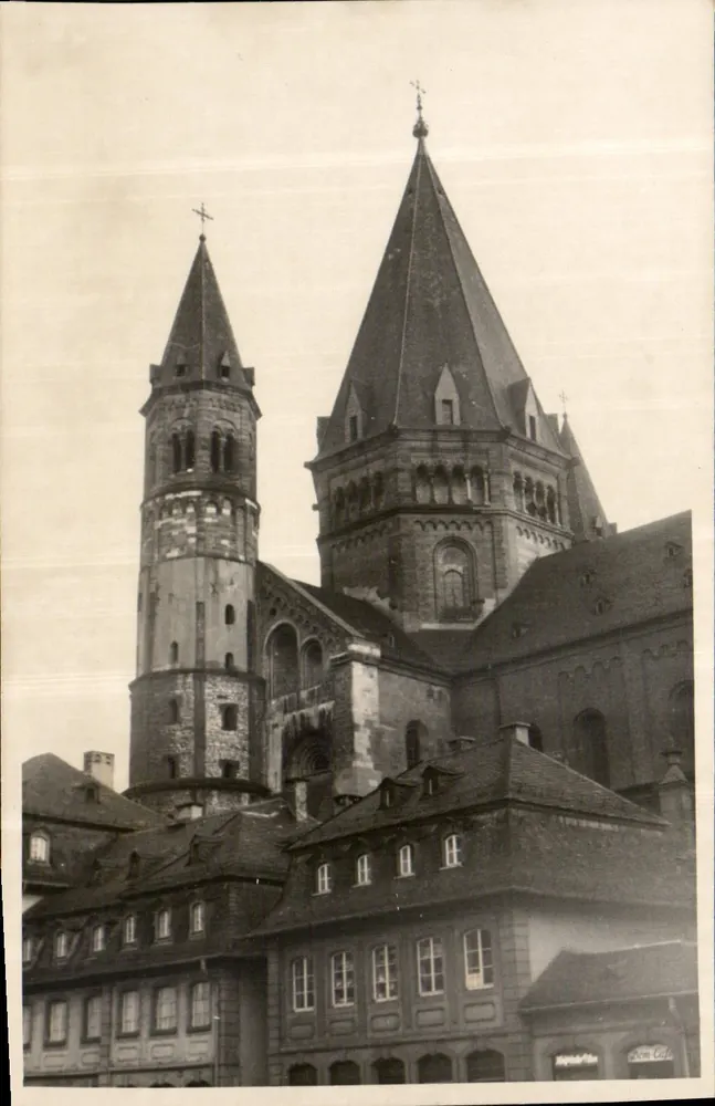 Kathedrale Saint-Pierre d'Épinal — Ansicht der beiden Türme — Verleger 'Zum Café' und Seriennummer 554 - Vorderseite