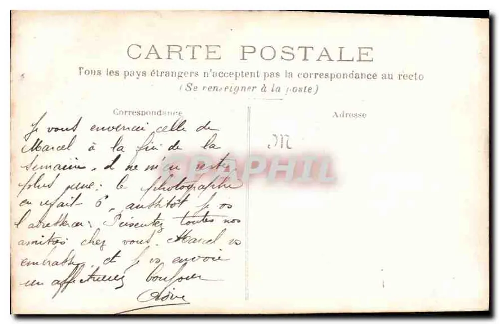 Junge Frau in langer Robe — Fotostudio — Anonyme Ansichtskarte - Rückseite