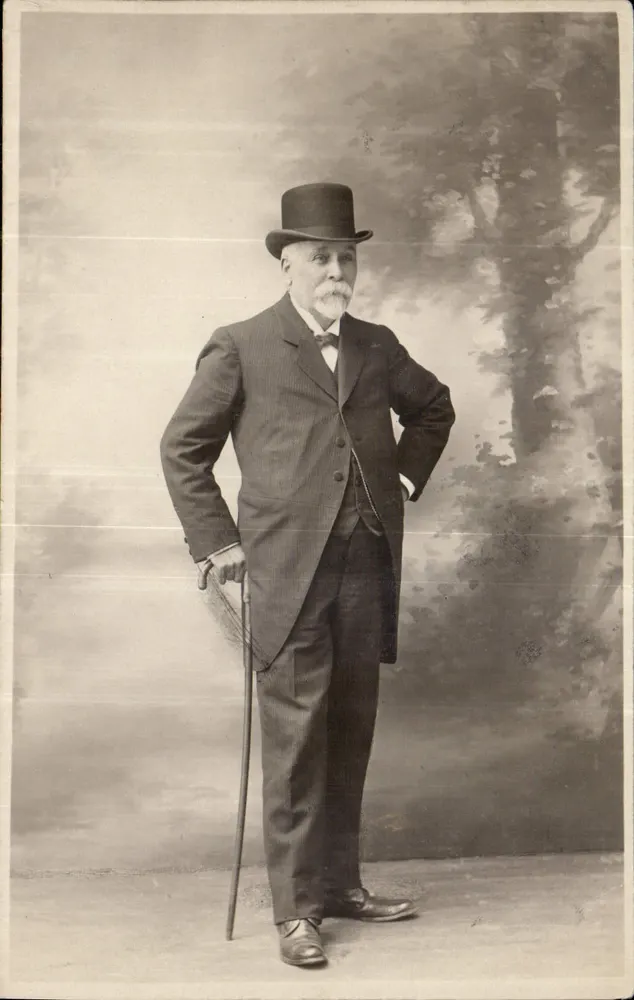 Retrato de um homem idoso — estúdio — Fotógrafo Léon BASTONY, n° 16, 203 DUCHON - Frente