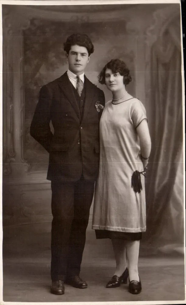 Porträt eines Paares — 1920er-Jahre — Ansichtskarte hergestellt in England - Vorderseite