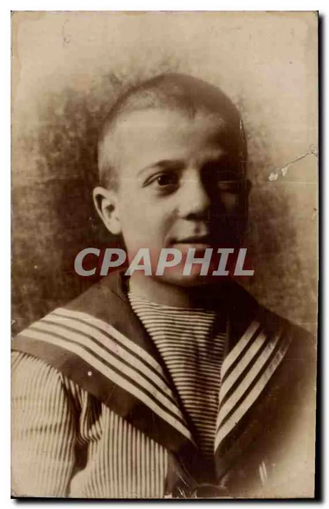 Criança em uniforme marítimo — estúdio de retratos — sem editor ou número visível - Frente