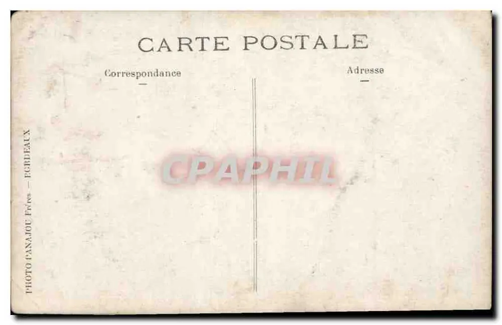 Frau in schwarzem Kleid mit Perlen — Photo Panajoe, Frankreich — Photo Panajoe, Périgueux - Rückseite