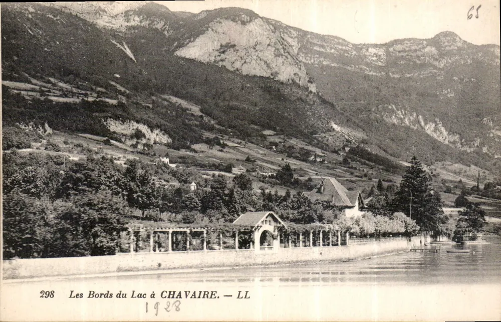 As margens do Lago em CHAVAIRE — LL - Frente