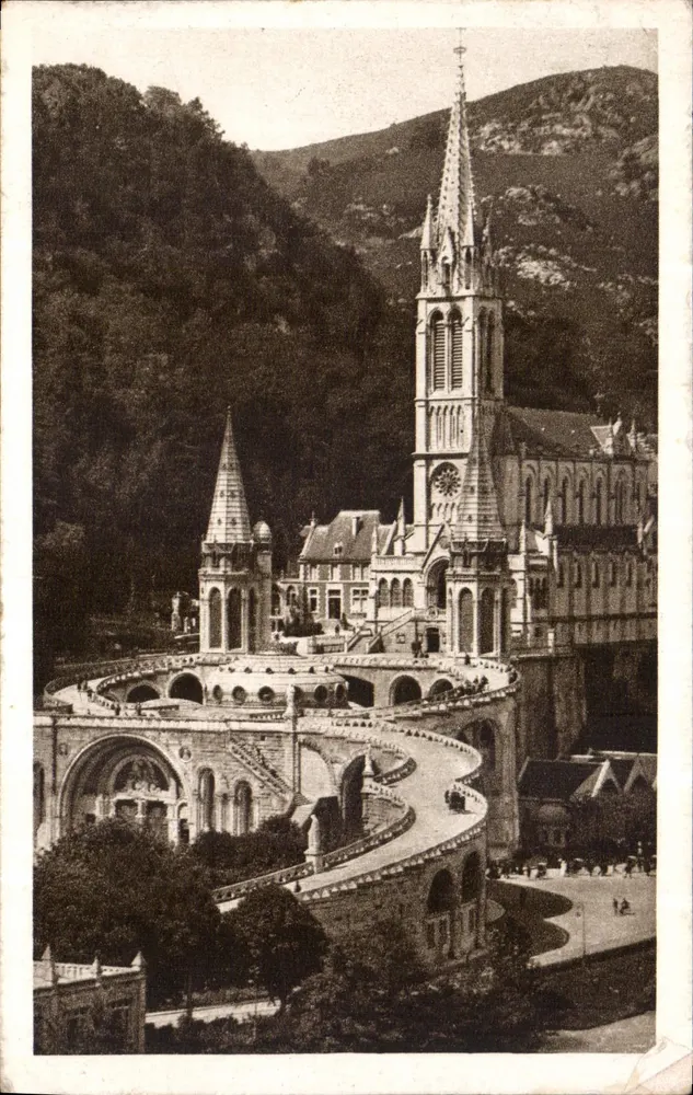 Lourdes — A Basílica vista de lado — Edição P. Douet, n°104 - Frente