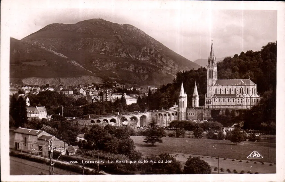 Lourdes — A Basílica e o Pic du Jer — C.A.P. n°269 - Frente