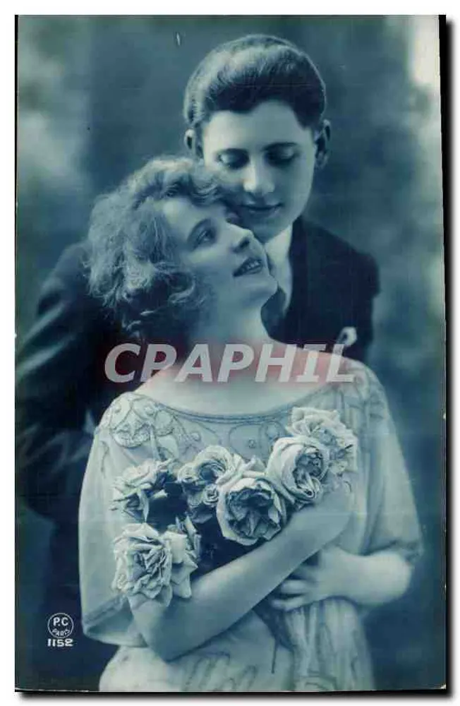 Jovem casal ao ar livre — fotografia sépia — P.C. Paris n°1152 - Frente